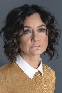 Sara Gilbert as Sara in 80 for Brady (02/2023)