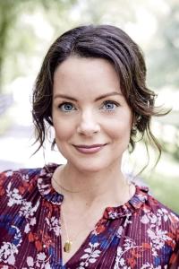 Kimberly Williams-Paisley as Claire Pierce in The Christmas Chronicles (11/2018)
