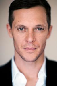 Gareth Reeves as Fighting Elf (uncredited) in The Lord of the Rings: The Two Towers (12/2002)