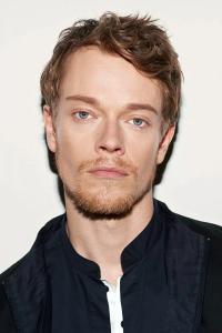 Alfie Allen as Theon Greyjoy in Season 1 (04/2011)