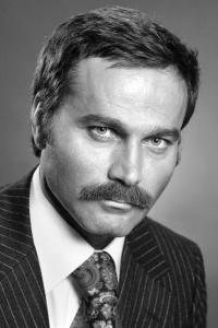 Franco Nero as General Ramon Esperanza in Die Hard 2 (07/1990)