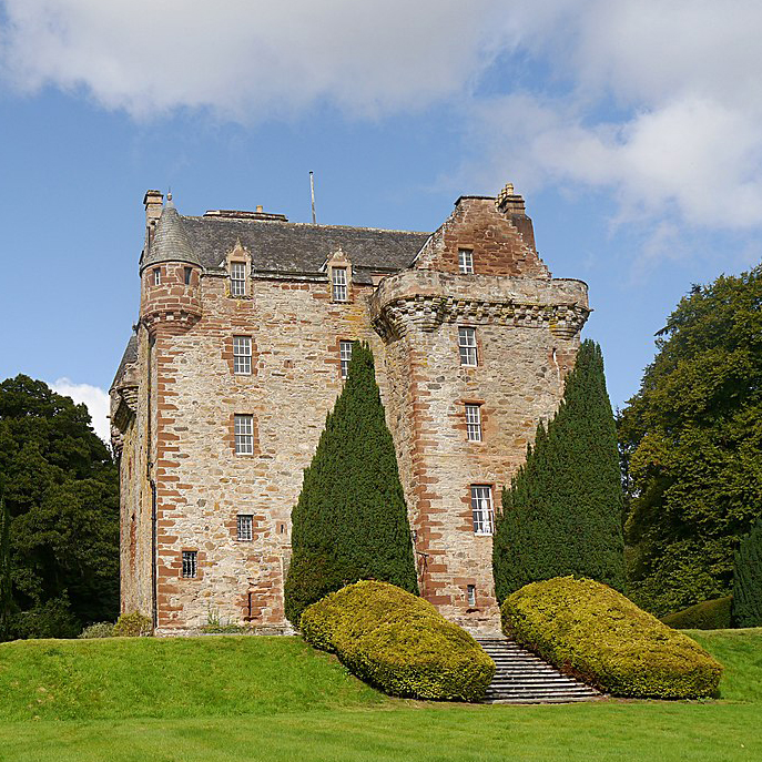 Castle Leoch, Fort William, and Lallybroch from Outlander Things On TV